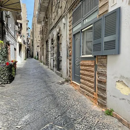 Il Decumano Superiore * Naples