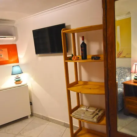 Lilliput Apartment *