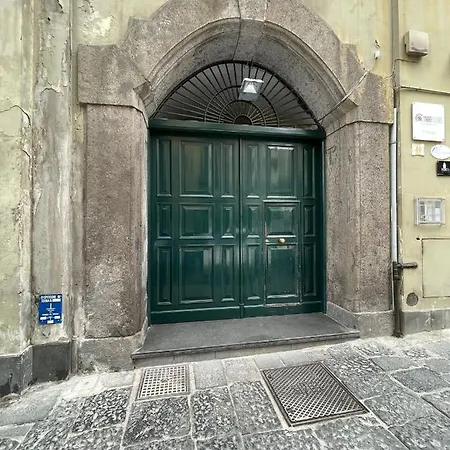 A Un Passo Dal Castello Maschio Angioino Naples