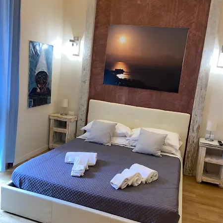Corso 211 Beds & *
