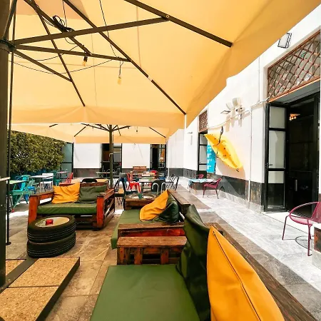 NeapolitanTrips Hostel&Bar *