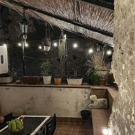 In Pieno Centro Storico Con Terrazzo “o'vicariello” *