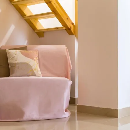 Naiva Apartment *