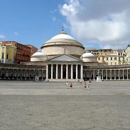 Oda ve Kahvaltı Skyhouse Chiatamone Napoli
