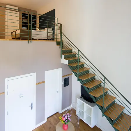 Piazza Bellini&apartments 3*