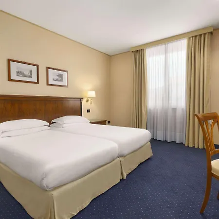 Ramada By Wyndham 4* Neapol