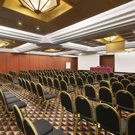 Hotel Ramada By Wyndham Neapol