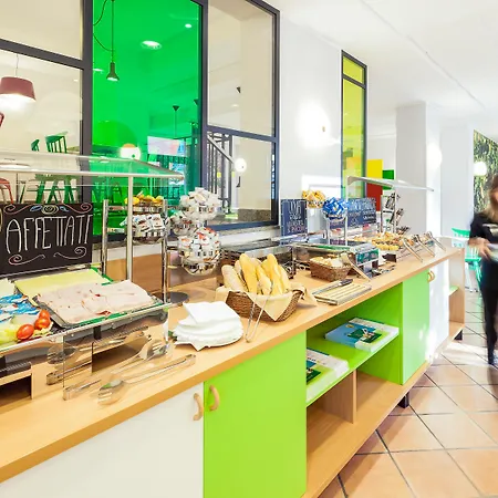 Ibis Styles Garibaldi Hotel 3*