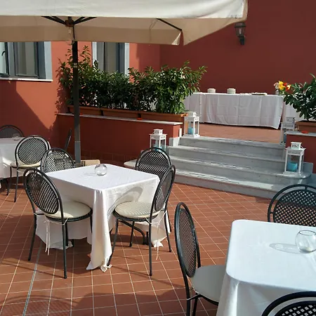 Nuvo Hotel 4*