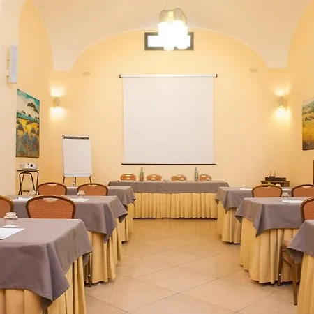 Le Cheminée Business Hotel 4*