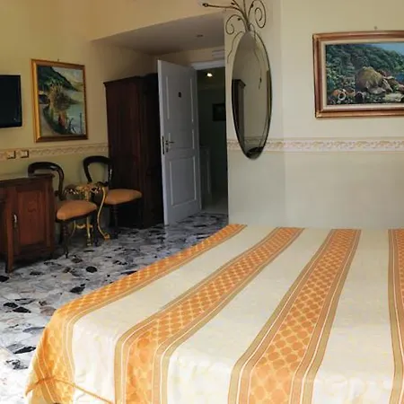 Art Santa Brigida Bed & Breakfast 3*