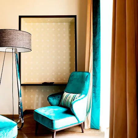 Amadomus Luxury Hotel 4*
