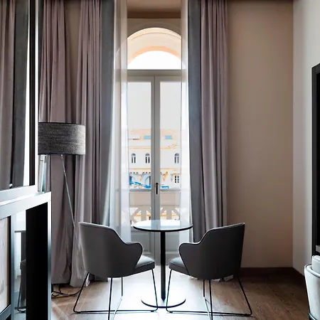 Amadomus Luxury 4* Napoli