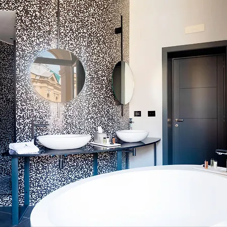 Amadomus Luxury Hotel 4*