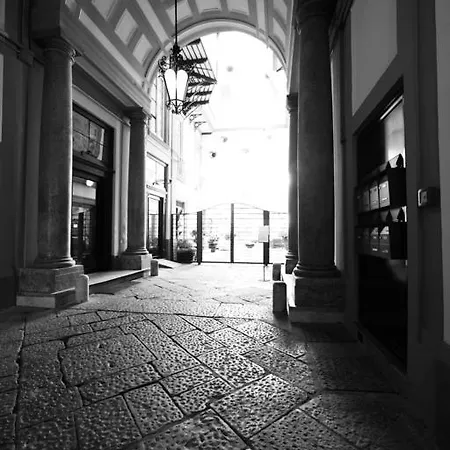 Piazza Bellini & 3*