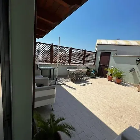 Smart's Luxury Airport Apartment *