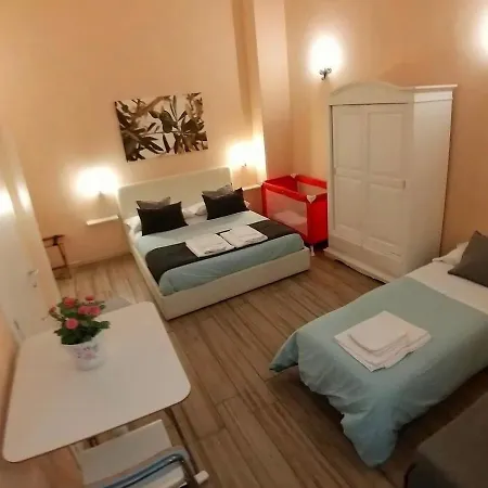 Da Polly A Piazza Amedeo B&B 2*
