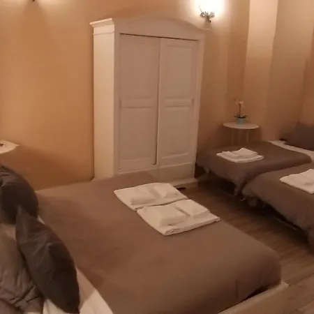 Da Polly A Piazza Amedeo B&B 나폴리