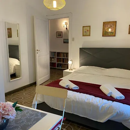 Bed and breakfast In San Domenico Maggiore 3 *