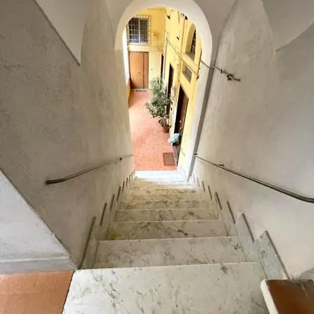 Montesanto Cve, Terrasse Avec Vue Sur - Locappart Naples