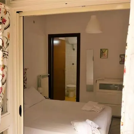 Appartement House With Garden And Parking Space In Mergellina Naples
