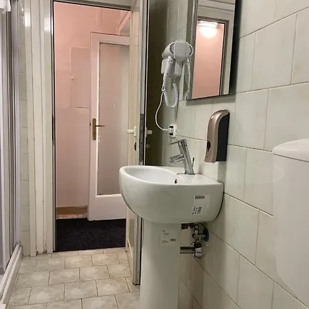 A I R H1o Albergue *