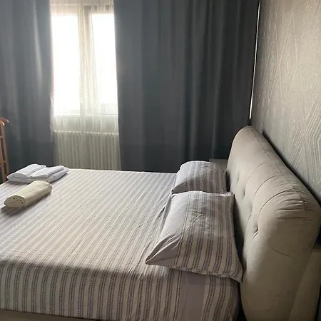Smart's Luxury Airport Apartment Naples