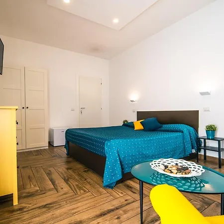 Frühstückspension Hub Ferroviario - 12 Posti Letto Per Il Tuo Gruppo A Con Wifi E Netflix Neapel