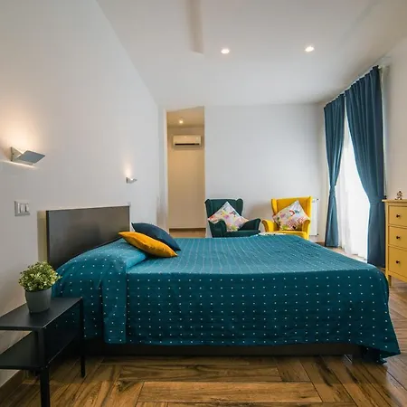Frühstückspension Hub Ferroviario - 12 Posti Letto Per Il Tuo Gruppo A Con Wifi E Netflix Neapel