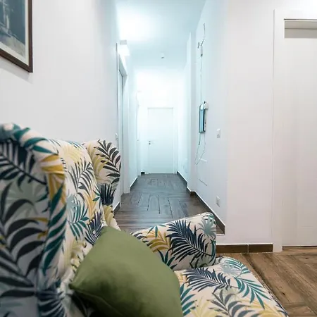 Hub Ferroviario - 12 Posti Letto Per Il Tuo Gruppo A Con Wifi E Netflix * Neapel