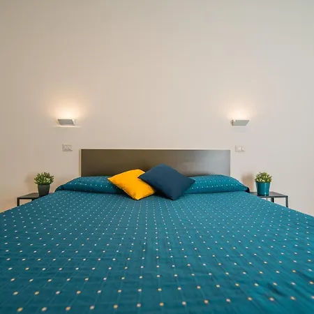 Hub Ferroviario - 12 Posti Letto Per Il Tuo Gruppo A Con Wifi E Netflix * Neapel