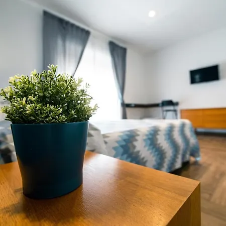 Hub Ferroviario - 12 Posti Letto Per Il Tuo Gruppo A Con Wifi E Netflix * Neapel