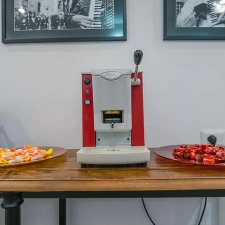 Hub Ferroviario - 12 Posti Letto Per Il Tuo Gruppo A Con Wifi E Netflix Neapel