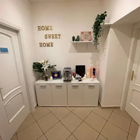 Apartment Sweet Storia Di *