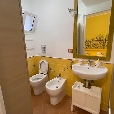 Giallo Naples