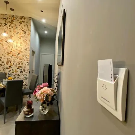 I Apartment *
