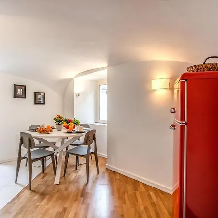 Pignatelli Apartment