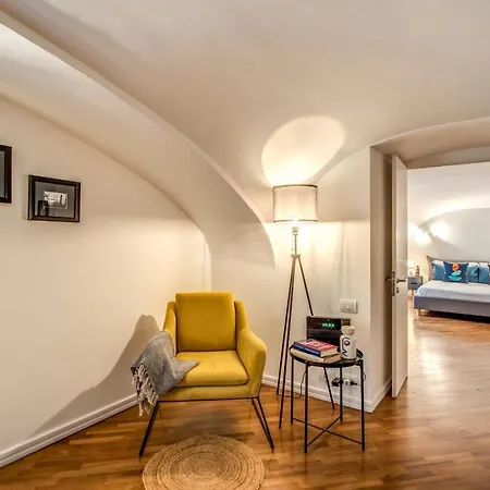 Pignatelli Apartment *