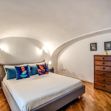 Pignatelli Apartment *