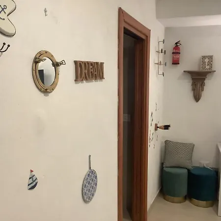 Tinnyhouse Apartment