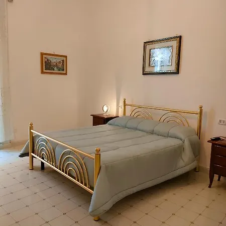 Cisterna's Guest house *