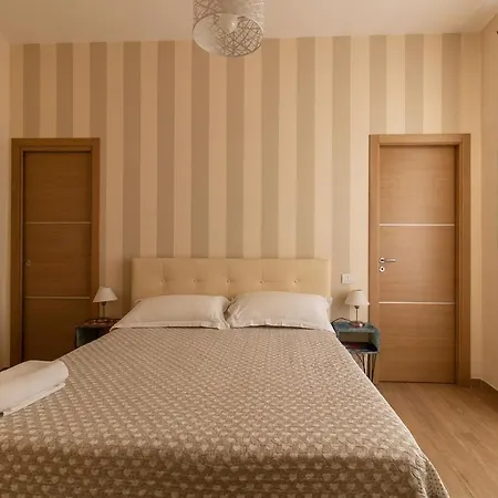 Domus Campanile Apartment *