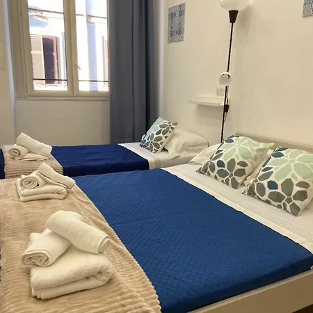 Bed & Breakfast Airys - House