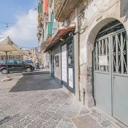 Apartment Caracciolo 36