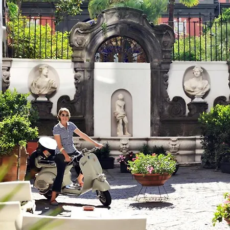 Piazza Bellini&apartments Hotel