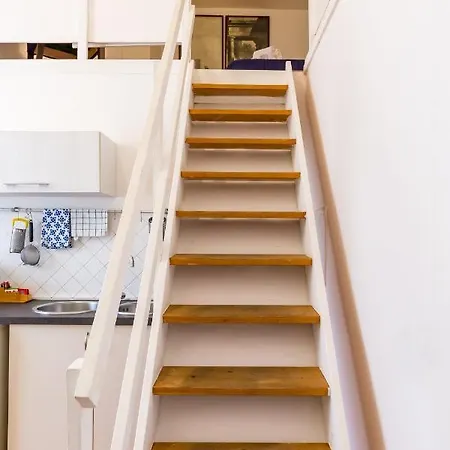 Portico 17 - Charming House Close Promenade Apartment