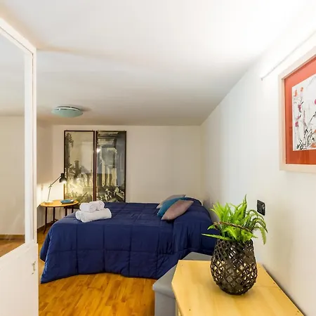 Portico 17 - Charming House Close Promenade Apartment *