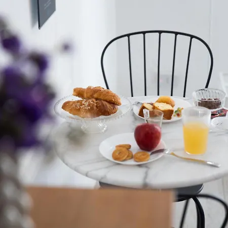 Salotto Borbonico Bed & Breakfast 2*