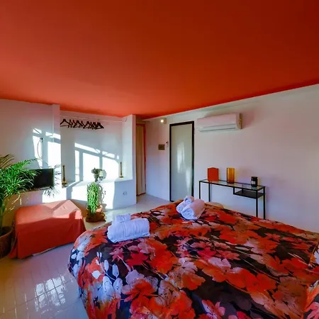 Toledo Panoramic Rooftop With Terrace Bed and breakfast Nápoles