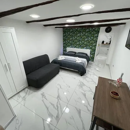 Nuvisa Naples